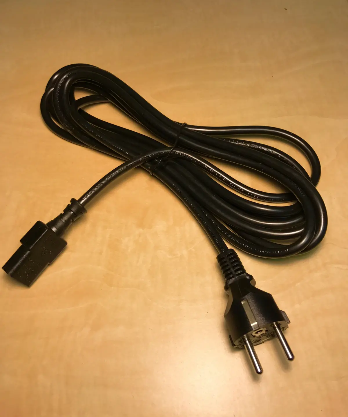 Power Cord - Euro To Iec - 4 Meter - 18 Awg 1