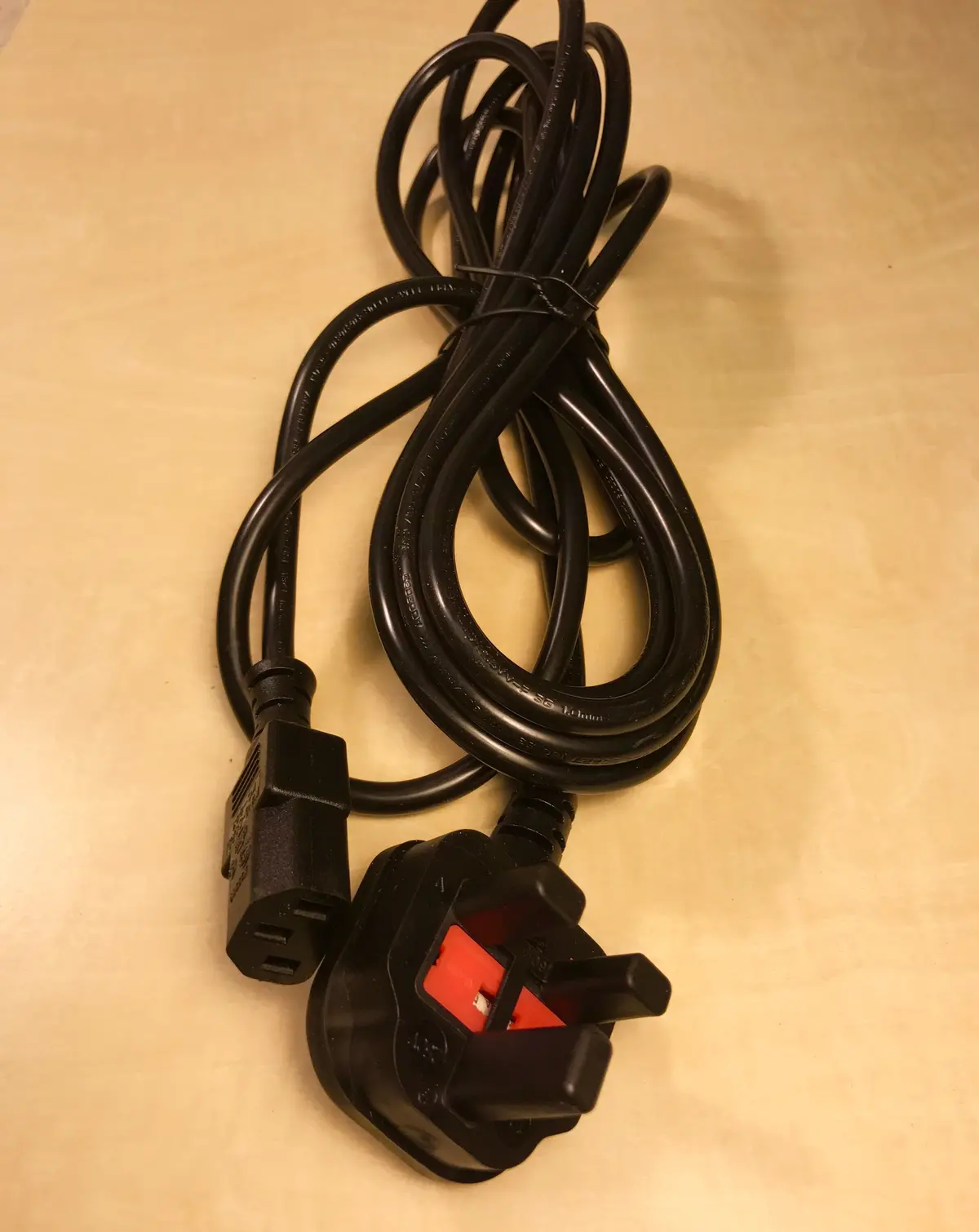 Power Cord - Uk To Iec - 4 Meter - 18 Awg 1