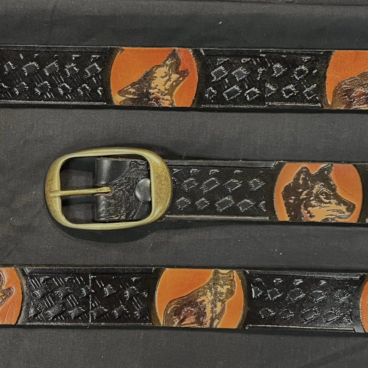Belt Painted Wolf Scene 1