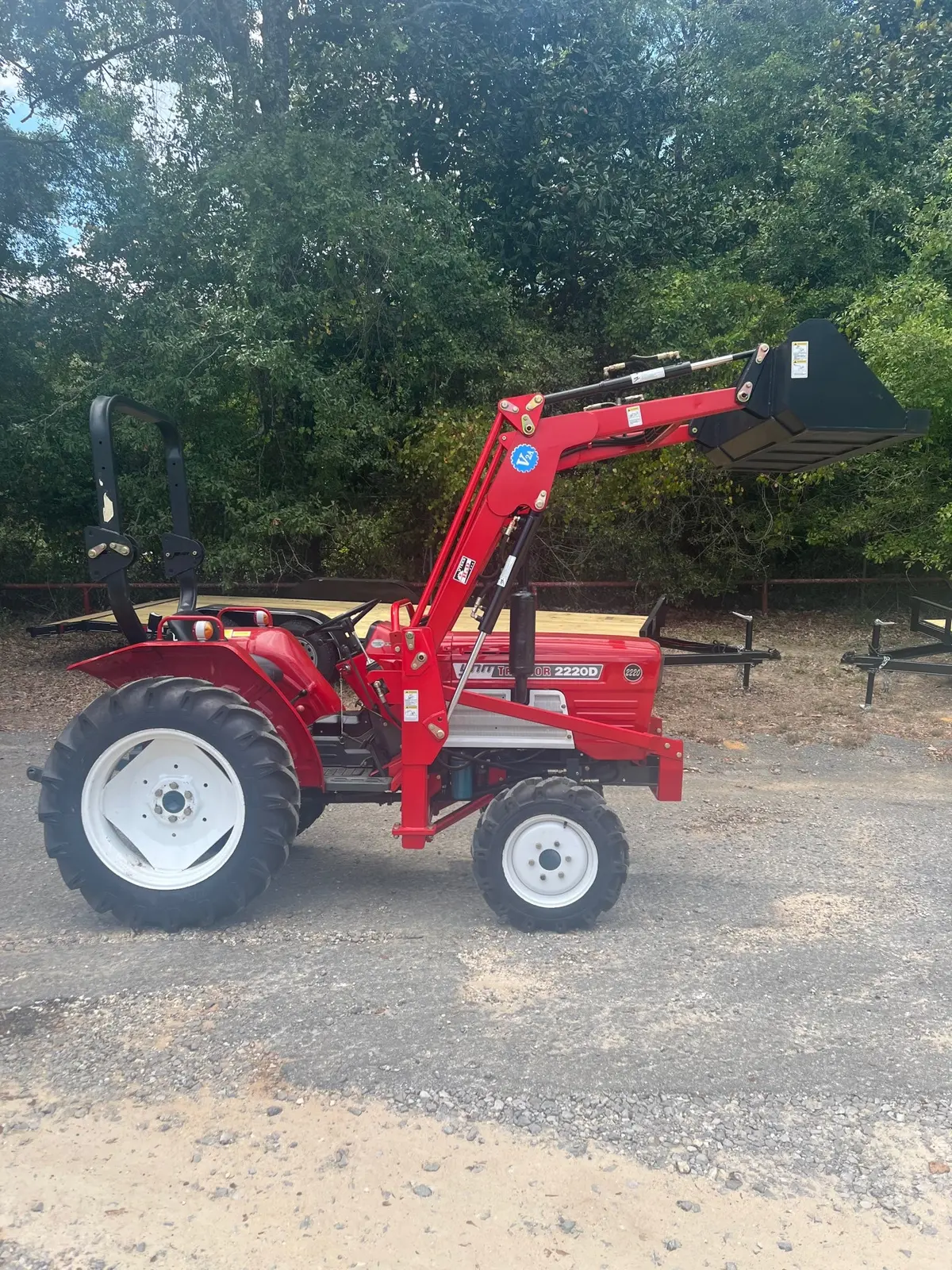 Ym2220d Yanmar Tractor 4X4 With Front End Loader 2