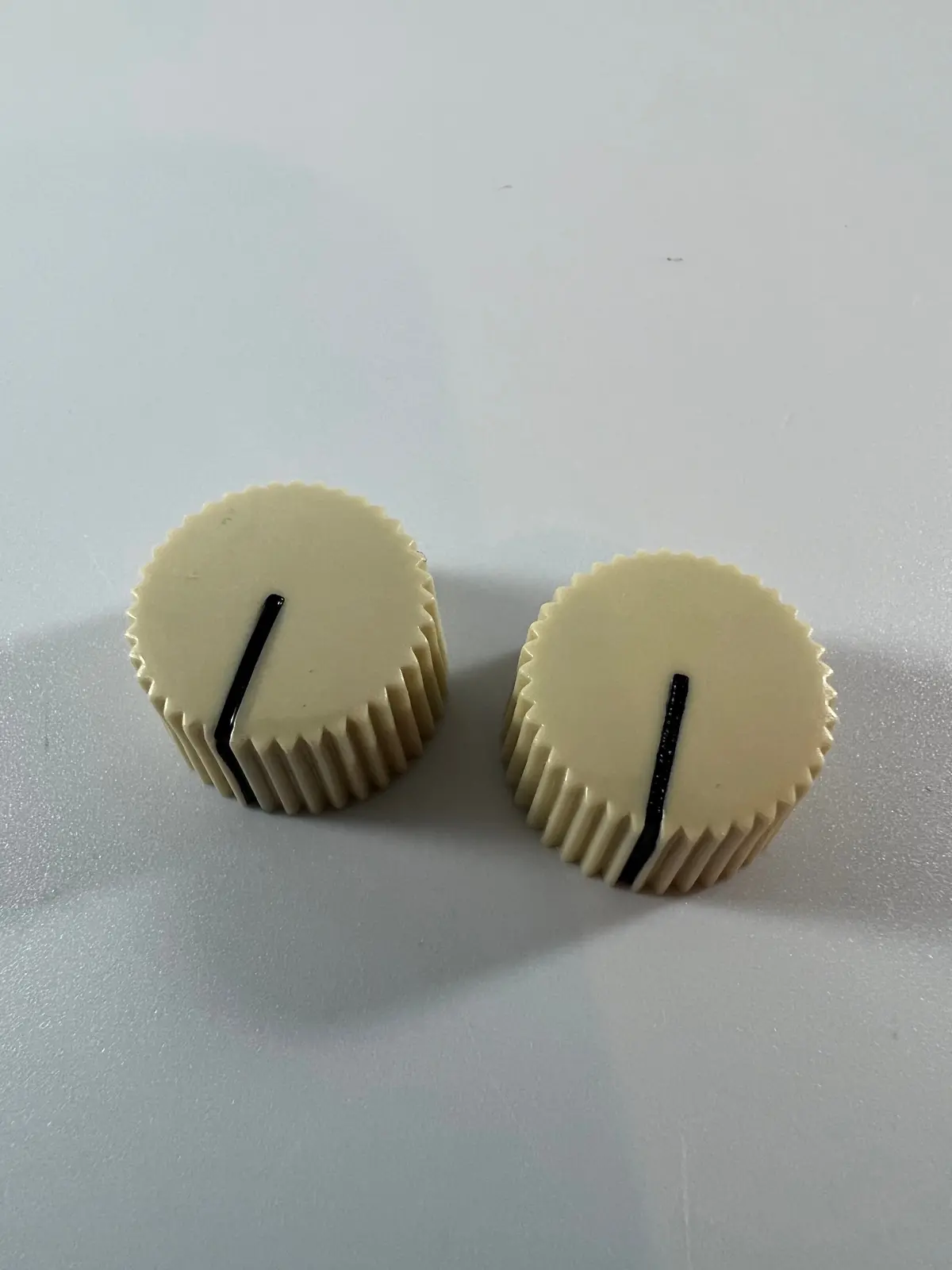 Knob - Cream - Vintage, Set Screw, Brass Insert .75" Diameter 2