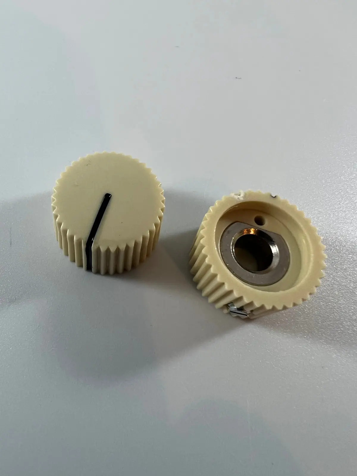 Knob - Cream - Vintage, Set Screw, Brass Insert .75" Diameter 1