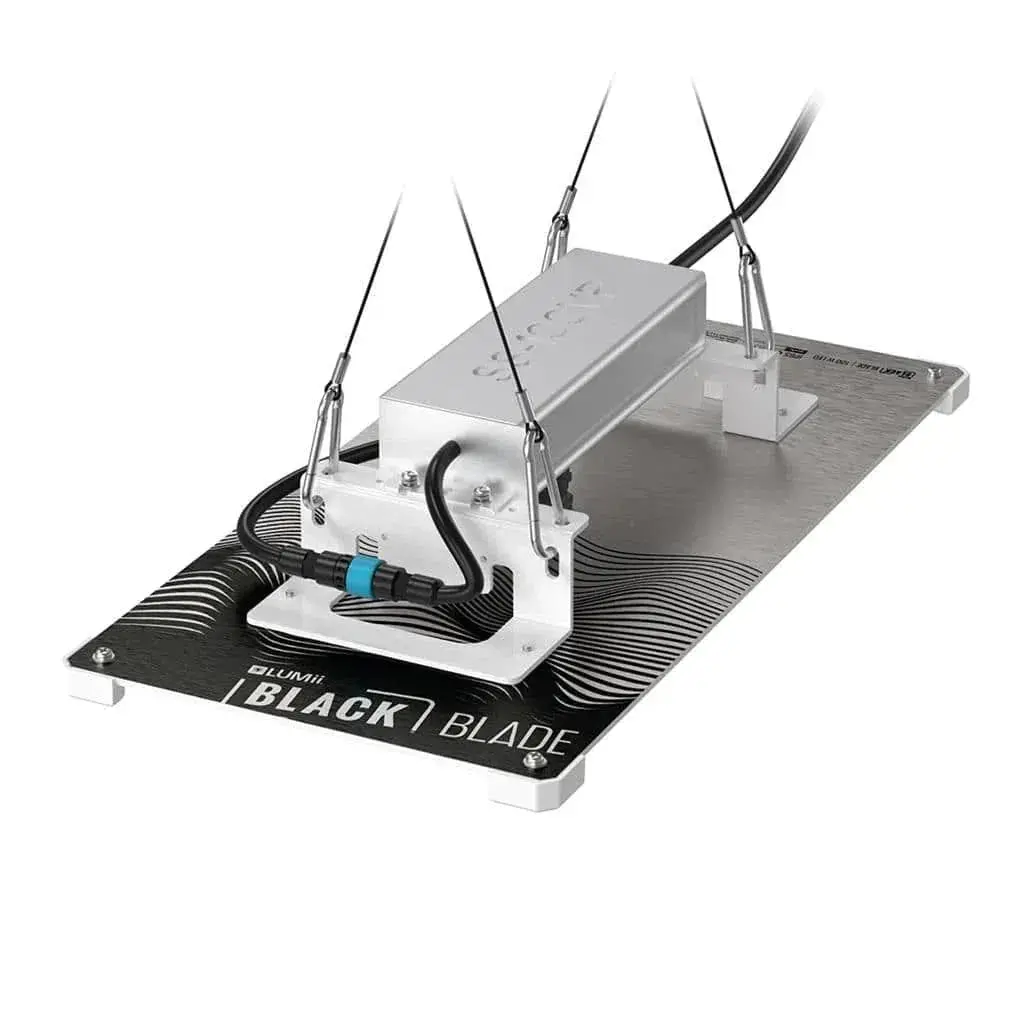 Lumii Black Blade Led - 100W Veg Grow Light 1